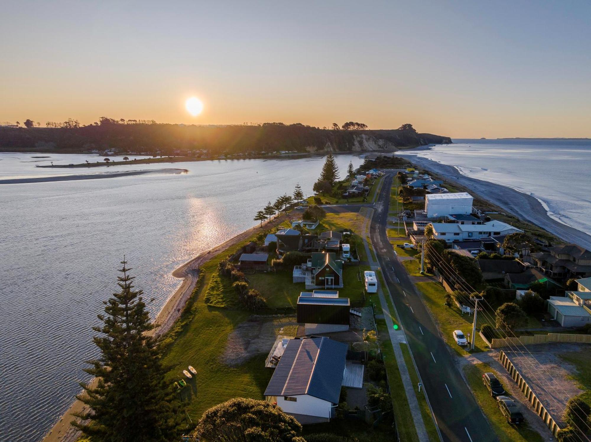 Pukehina Estuary Sunset Views Townhouse & Studio Esterno foto